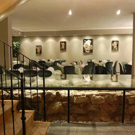 特里布纳酒店